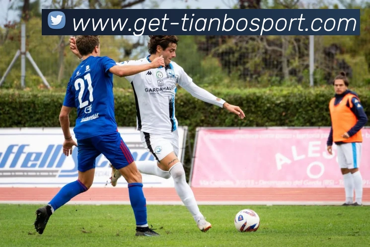 富安健洋伤愈归来荷甲替补出战时隔484天重返绿茵场